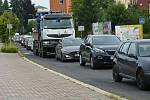 Dopravu kolem celého středu České Lípy řídí semafory stavbařů.