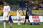 Druhé kolo Poháru České pošty se hrálo na českolipském fotbalovém stadionu ve středu 29. srpna mezi domácím Arsenalem (v modrém) a FK Varnsdorf.