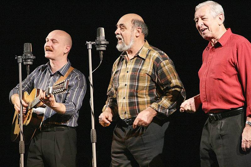 Legendární folková skupina Spirituál kvintet vystoupila ve středu v novoborském městském divadle.