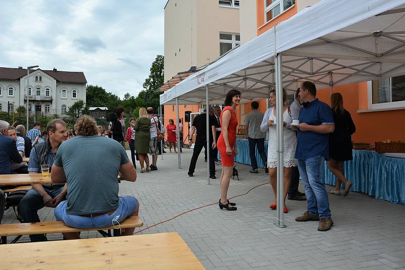 Zmodernizovaná škola ve Skalici u České Lípy.