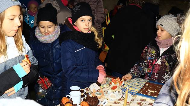 Vánoční skautské trhy v Mimoni.