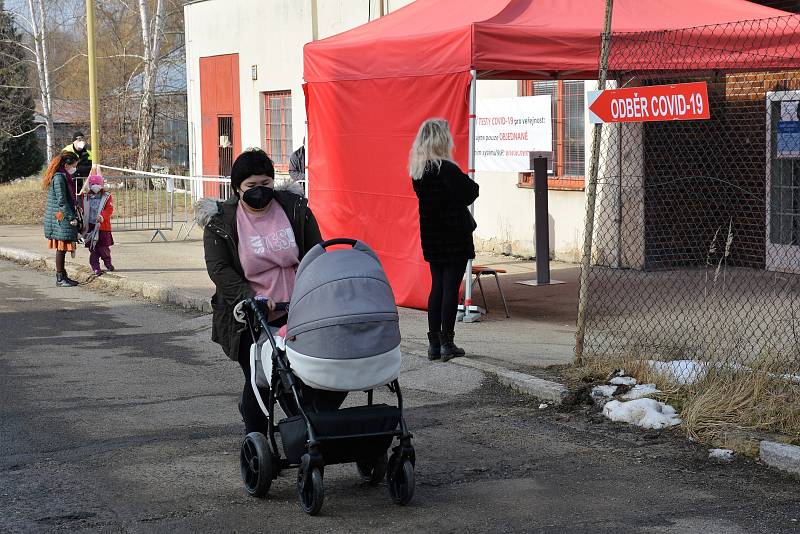 Česká Lípa s respirátory a rouškami. Čtvrtek 25. února 2021