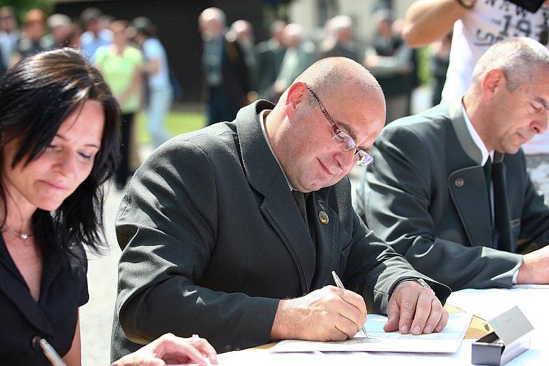 Rozlohou největší je nový lesnický park Bezděz, třetí v republice. Na ploše téměř 18 tisíc hektarů skloubí citliý přístup lesníků a rekreační a turistické aktivity.