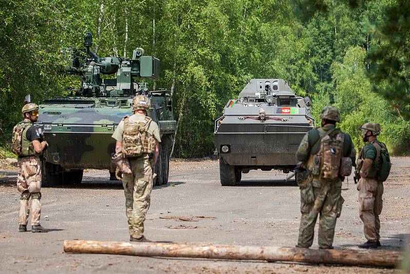 Osmdesátihodinová airsoftová simulace, Protector 2016 pokračovala 21. července v části bývalého vojenského prostoru Ralsko na Českolipsku. Do akce typu LARP (z anglického Live Action Role Play) je zapojeno je přes 1000 airsoftových bojovníků z několika ze