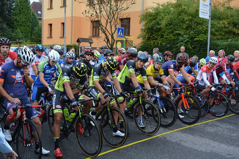 Začátky slavného cyklistického závodu Tour de Bohemia, stejně tak jako všech 28 ročníků, si o víkendu připomněli v Novém Boru.