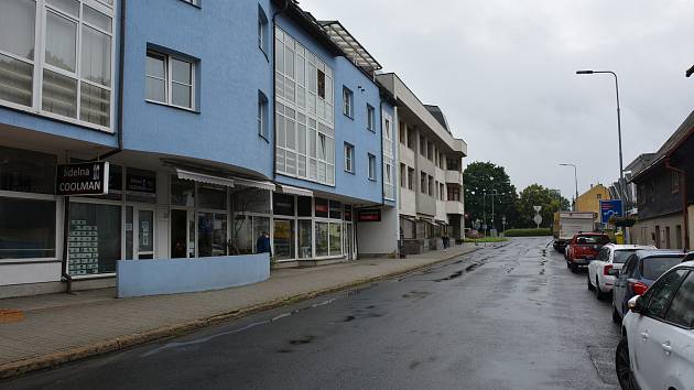 Stavba přerušila až do konce listopadu frekventovanou ulici Bedřicha Egermanna v Novém Boru.