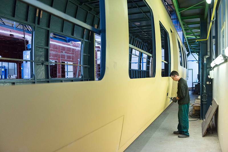 Současným majitelem továrny v průmyslové čtvrti Dubice je od roku 1998 kanadský koncern Bombardier, pro jehož železniční divizi v současnosti závod vyrábí zjednodušeně řečeno korpusy budoucích vlaků.