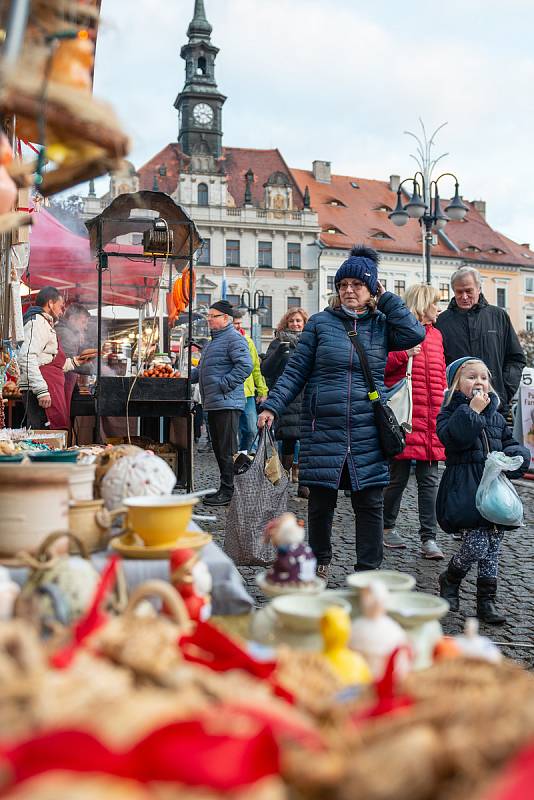 Rozsvícení vánočního stromu v České Lípě s koncertem Ewy Farne.