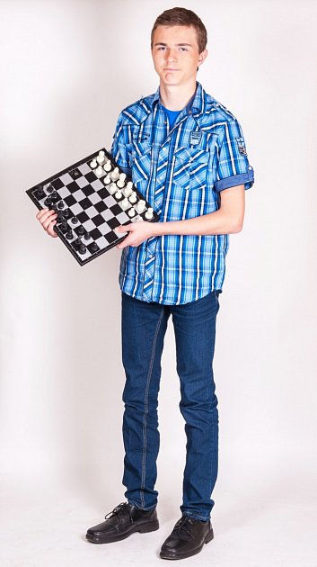 Vynikajícího úspěchu nejen na šachovnici, ale i v multioborové soutěži Zlatý oříšek dosáhl za rok 2014 čtrnáctiletý Jiří Liška ze Sosnové.