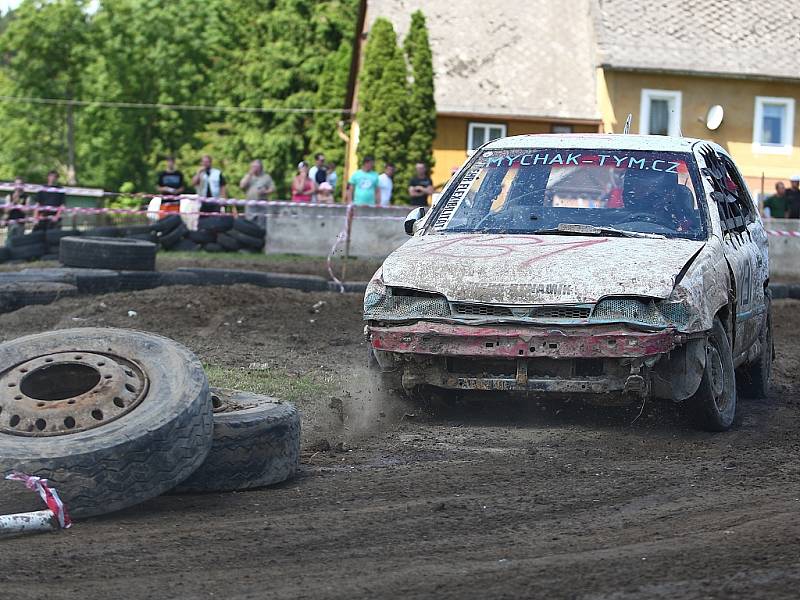 Destruction derby v Kamenici u Zákup.