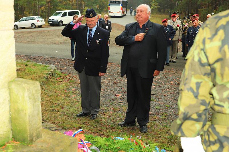Veteráni druhé světové války, odbojáři, jejich pozůstalí i další hosté se na konci října sešli ve Stráži pod Ralskem na tradičním Memoriálu generálmajora Antonína Sochora.