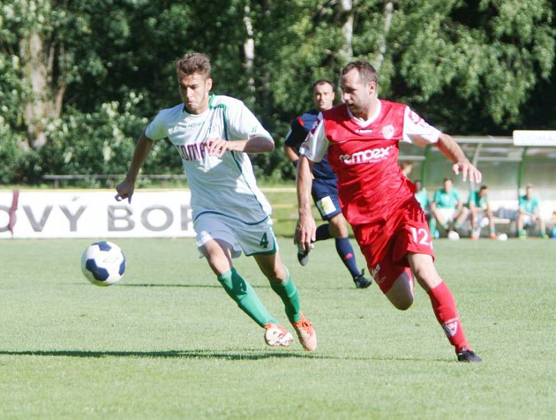 V prvním kole Poháru FAČR podhl Nový Bor Pardubicím těsně 0:1. 