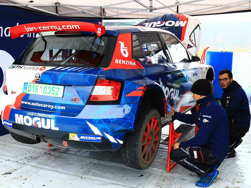 Na autodromu v Sosnové o víkendu probíhal již 16. ročník oblíbené akce Global Assistance Setkání mistrů.