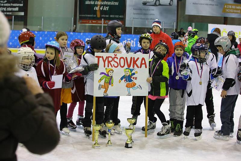 Hokejové dovednosti, krasobruslení, metaná a rychlobruslení, to byly soutěže Zimní olympiády dětí a mládeže, která se pro žáky I. stupně českolipských základních škol konala na zimním stadionu.