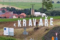 Originální formu reklamy obce zvolili v Kravařích. Na svahu u nového kruhového objezdu se tyčí velký nápis KRAVAŘE.