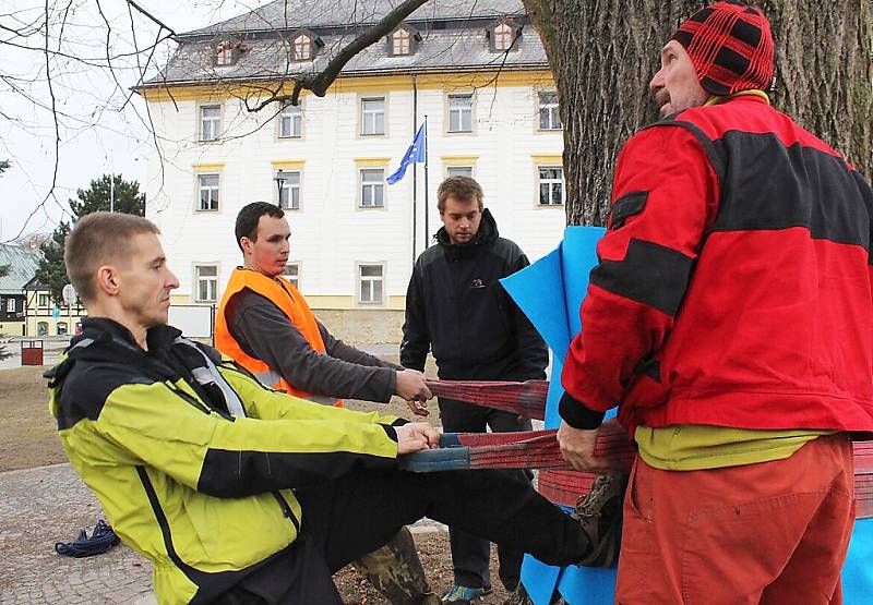 Generální zkouška zahájení adventu na novoborském náměstí.