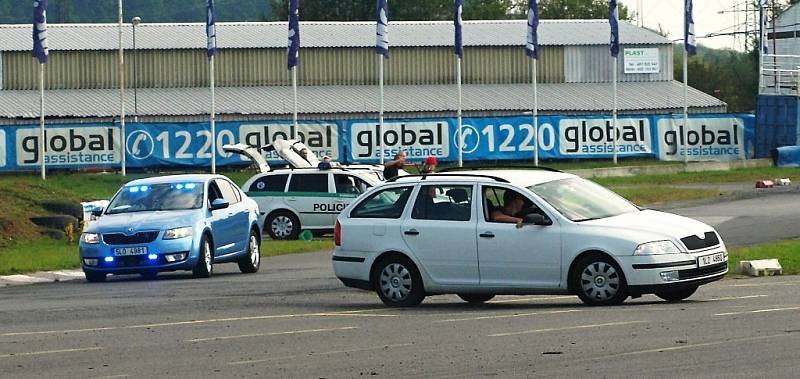 Den s policií na autodromu v Sosnové.