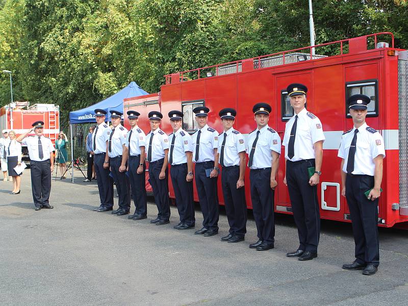 Dočasná hasičská stanice v Doksech se slavnostně otevřela u příležitosti zahájení plného provozu.