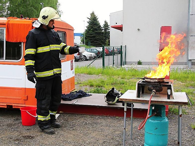 Ve středu představili hasiči HZS Libereckého kraje na centrální stanici v Liberci svou kampaň, kterou chtějí upozornit na rizika požárů v domácnostech.