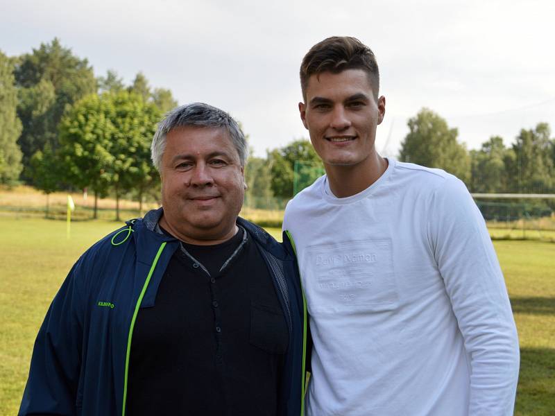 Šestého ročníku fotbalového turnaje v Oknech se zúčastnila desítka mužstev. Závěrečného ceremoniálu se zhostil fotbalový reprezentant Patrik Schick.