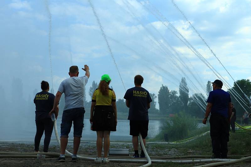 Na Hasičských slavnostech v Litoměřicích nechyběly sbory z Libereckého kraje. Vrcholem sobotního programu byla hasičská fontána.