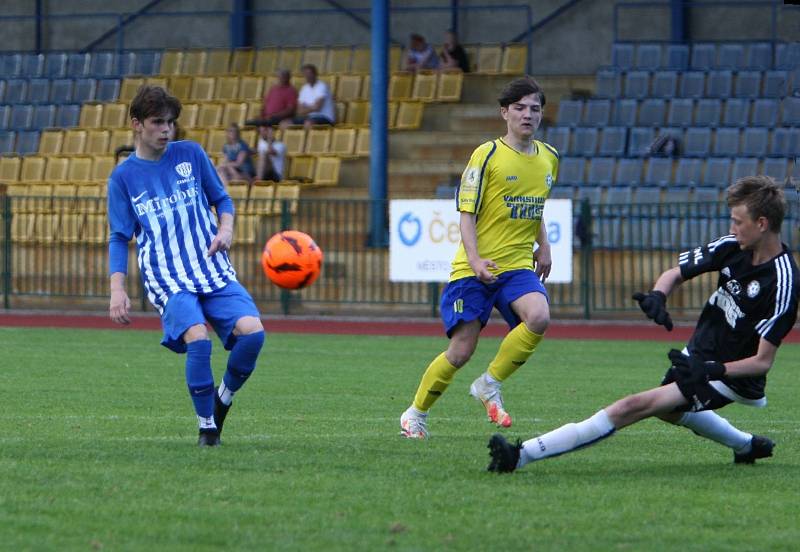 Mladší dorostenci České Lípy (modré dresy) doma porazili Varnsdorf 6:3.