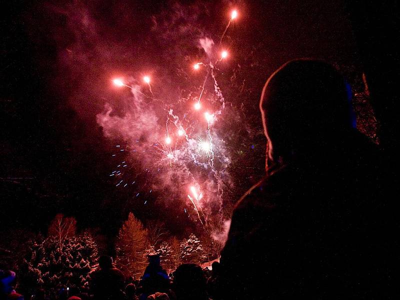 Velkolepým ohňostrojem přivítali Nový rok v Doksech. 