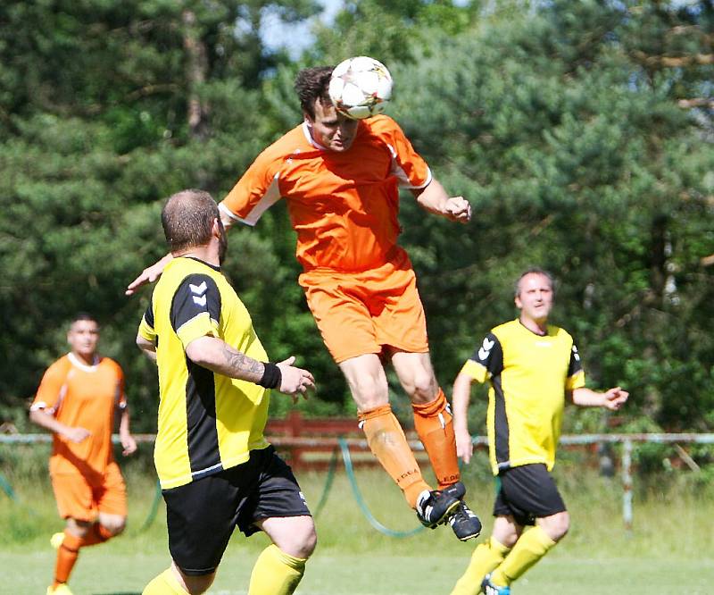 Dubice - Sosnová 3:1 (2:0).