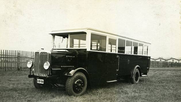 Fotografie autobusu značky Fross–Büssing určeného pro město Liberec (20. léta minulého století).