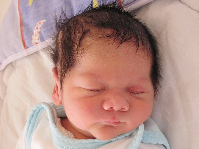 Mamince Renatě Fedákové z Mimoně se 19. března v 0:44 hodin narodil syn Tomáš Fedák. Měřil 49 cm a vážil 3,16 kg.