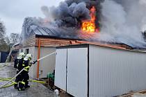 Požár novostavby v Útěchovicích, středa 22. listopadu 2023.