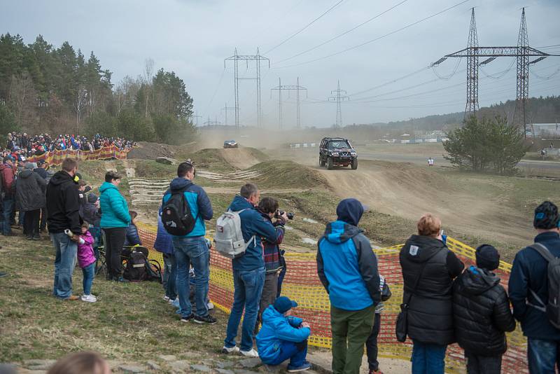 Pátý ročník setkání nejen českých dakaristů se uskutečnil v rámci akce Mogul Dakar setkání v neděli 24. března na autodromu Sosnová.