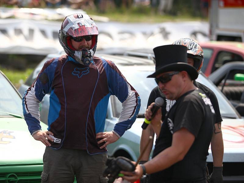 Destruction derby na autodromu. Den druhý.