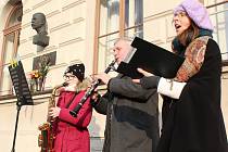 Přesně 168 let od narození prvního československého prezidenta Tomáše Garrigua Masaryka si lidé připomněli ve středu vzpomínkovým aktem u jeho busty na českolipském náměstí.