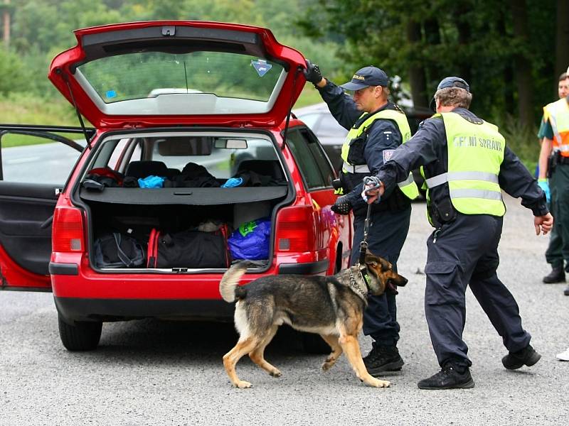 Na drogy a alkohol u návštěvníků festivalu se zaměřují každoroční kontroly policistů a celníků.