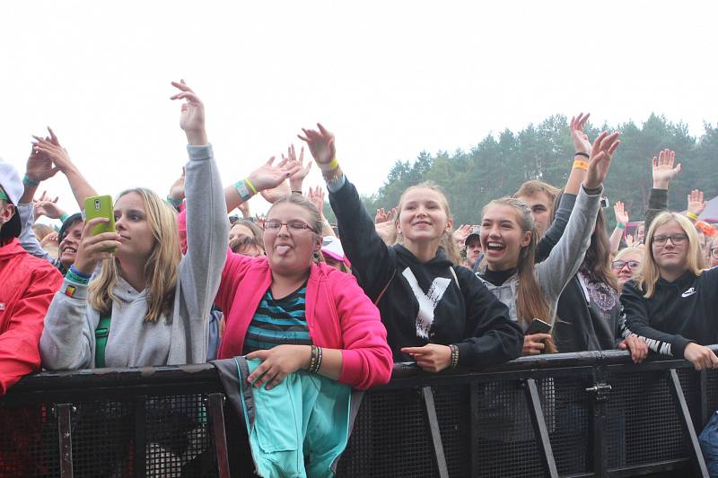 Tisíce lidí se přišly bavit na největší festival na Českolipsku na Hrady CZ pod Bezdězem.