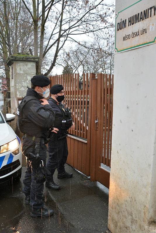 Strážníci Zdeněk Šafránek a Dalibor Pospíšil z Městské policie v České Lípě se do služby těší. Své povolání berou jako poslání, při kterém dbají na pořádek, ale mohou pomáhat svým spoluobčanům v řadě obtížných okamžiků.