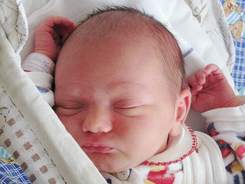 Mamince Marianě Vakarove z Mimoně se 2. dubna v 17:10 hodin narodila dcera Eliška Vakarova. Měřila 49 cm a vážila 3,81 kg.