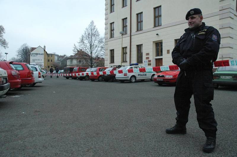 Okolí úřadu práce policie uzavřela