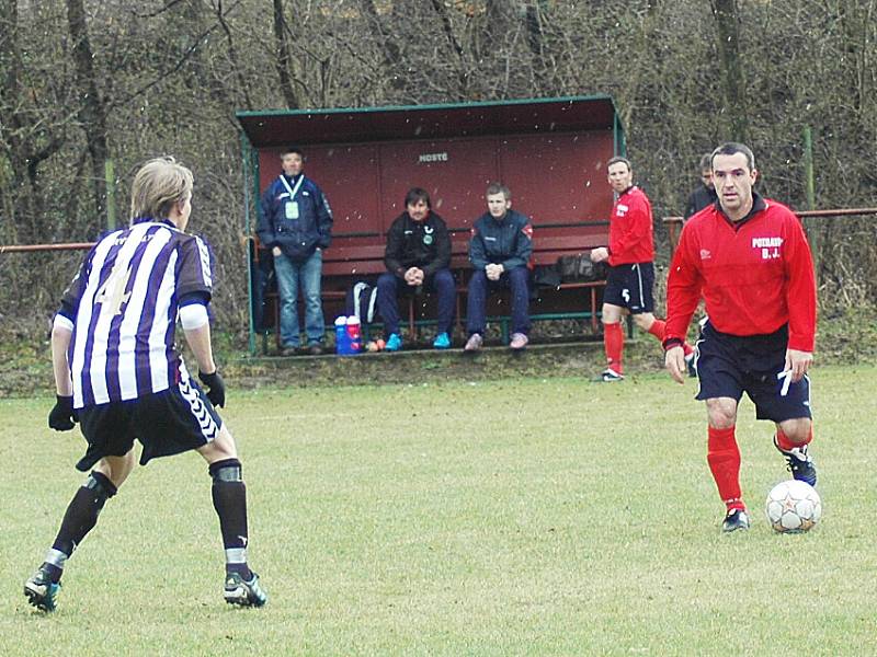 Tři body v uplynulém kole I. B třídy získaly Splavy, které porazily Rynoltice. 