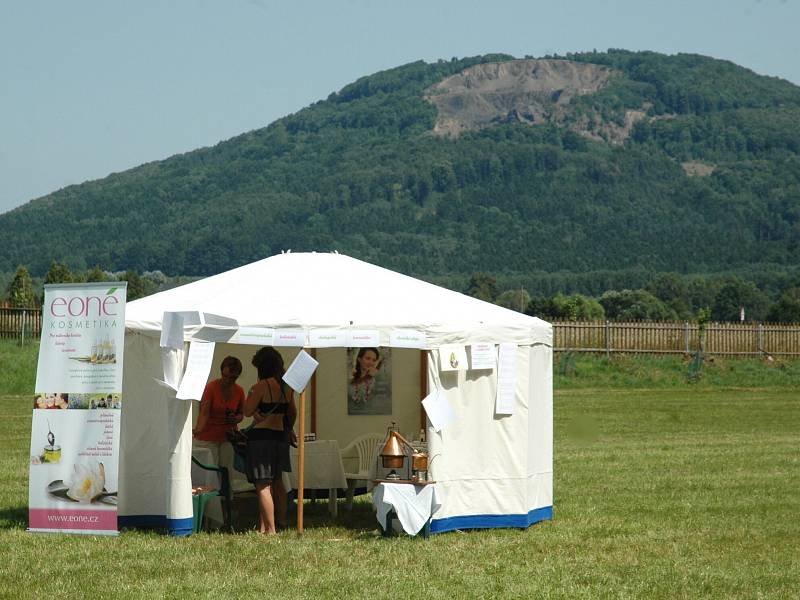 Děti i dospělí si mohli v celodenním programu Festivalu jurt najít něco pro sebe. 