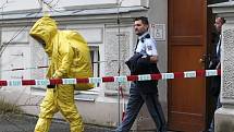 Hasiči dnes evakuovali Okresní soud v České Lípě kvůli nálezu obálky s bílým práškem. 