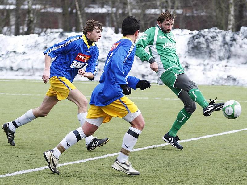 Muži FC Nový Bor mají za sebou první přípravný zápas v letošní zimní přípravě. Na domácí umělé trávě remizovali s Turnovem 1:1. 