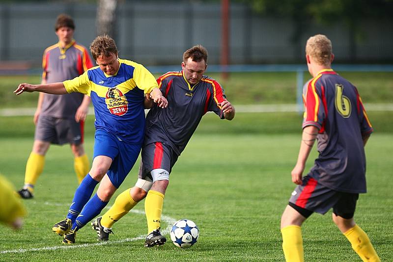 Pohár slaví fotbalisté Mimoně, kteří ve finále porazili cvikovského rivala. 