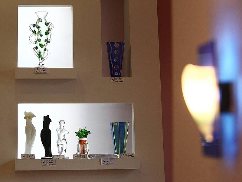 Ajeto Art Glass museum shromažďuje sbírku moderního skla, užitého a výtvarného umění.