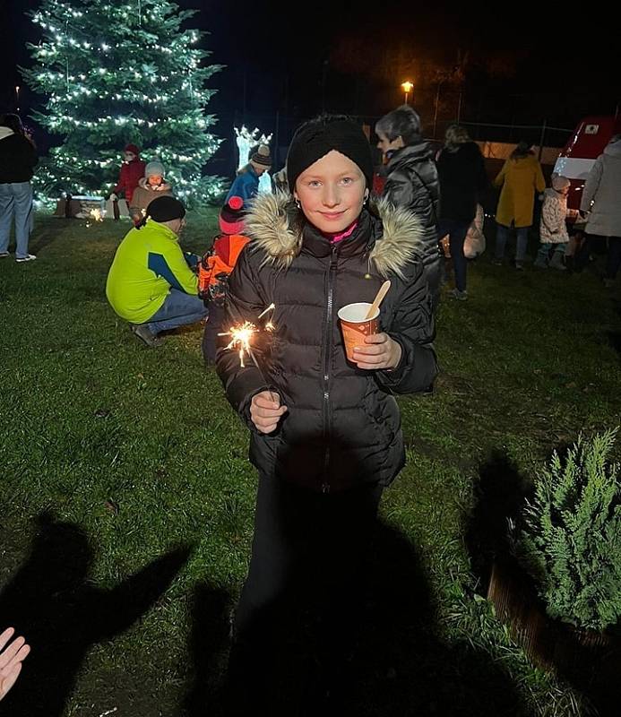 Rozsvícení stromu v Jílovém u Držkova.