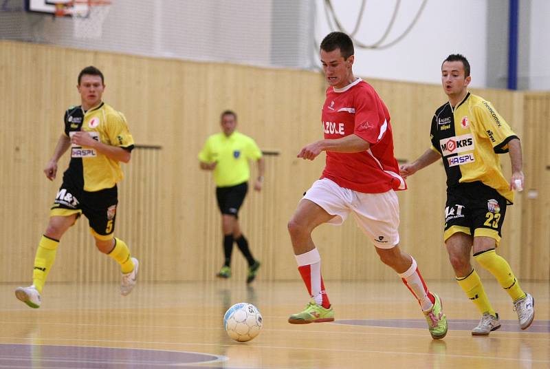 V českolipské sportovní hale se ve středu 10. října odehrál futsalový zápas v rámci Poháru FA ČR mezi domácím týmem F.A.Zole a Slavií Praha.