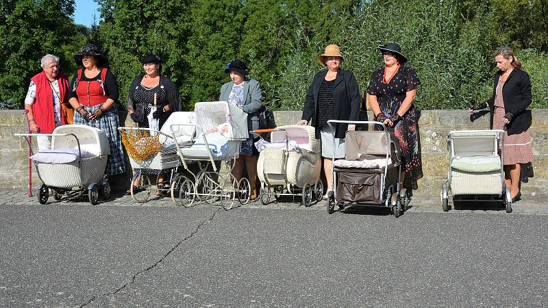 Celodenním srazem si přátelé historických velocipedů a motocyklů připomněli 125. výročí založení zdejší továrny na výrobu kol s bájným jménem „Achilles“.