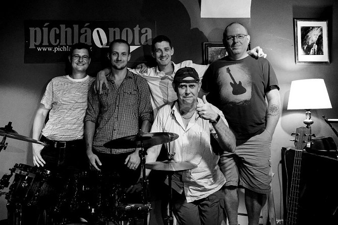 Českolipská kapela Banworks pokřtila své první album Dlouhonohej stín v dokském klubu Píchlá nota.