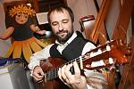 Příjemným tónům naslouchaly desítky lidí, kteří si nenechali ujít již tradiční vánoční kytarový recitál Štěpána Raka v českolipském muzeu. 